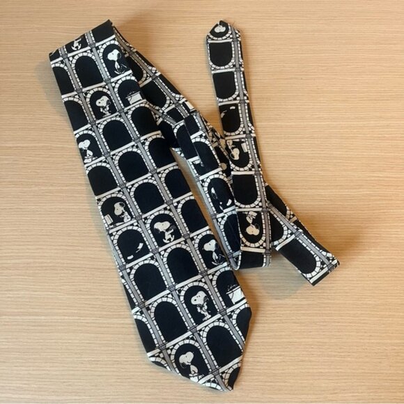 Peanuts Snoopy Black & White Work Office Tie 100% Silk - Picture 1 of 5